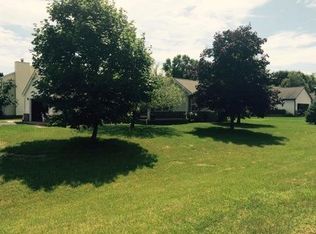 429 N Pointe Dr, Whitmore Lake, MI 48189