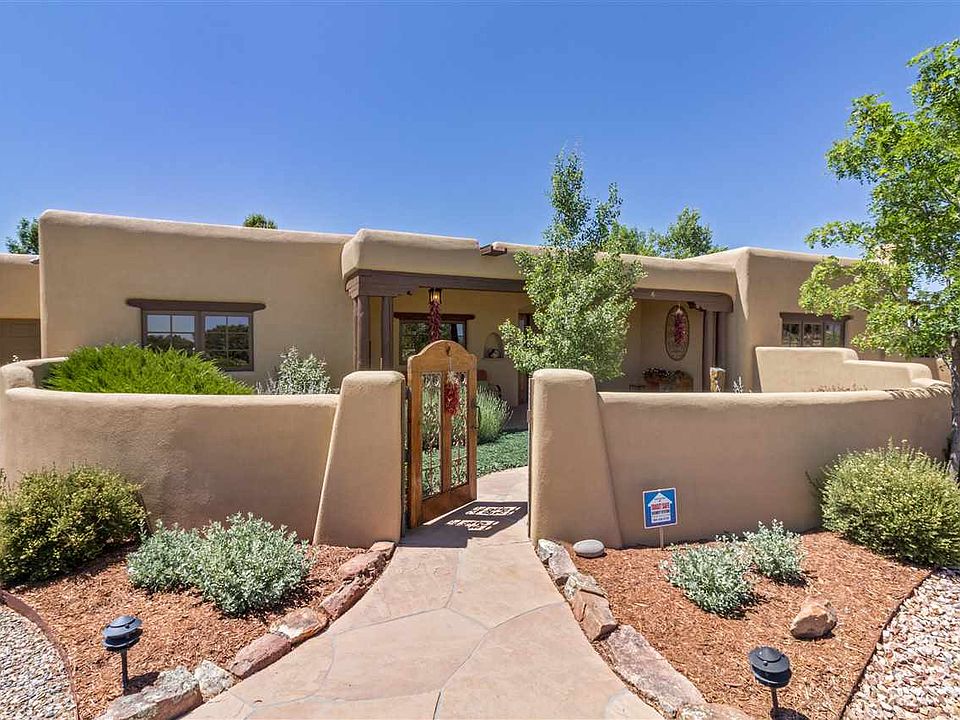 1st image of 6 Hacienda Ct