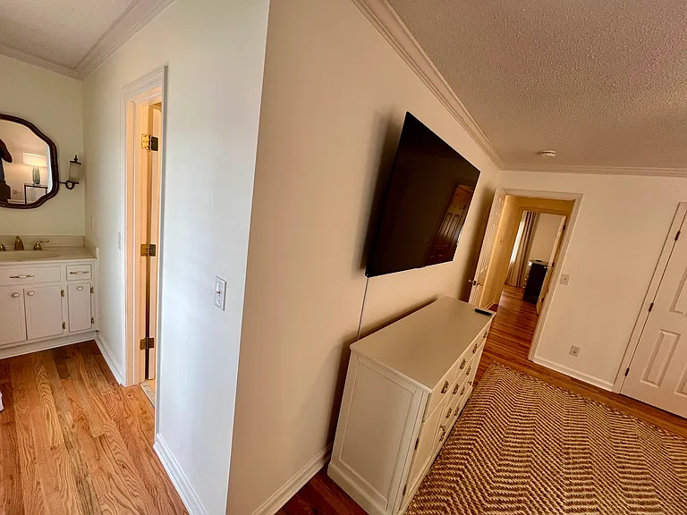 605 Regent Rd — Photo 9