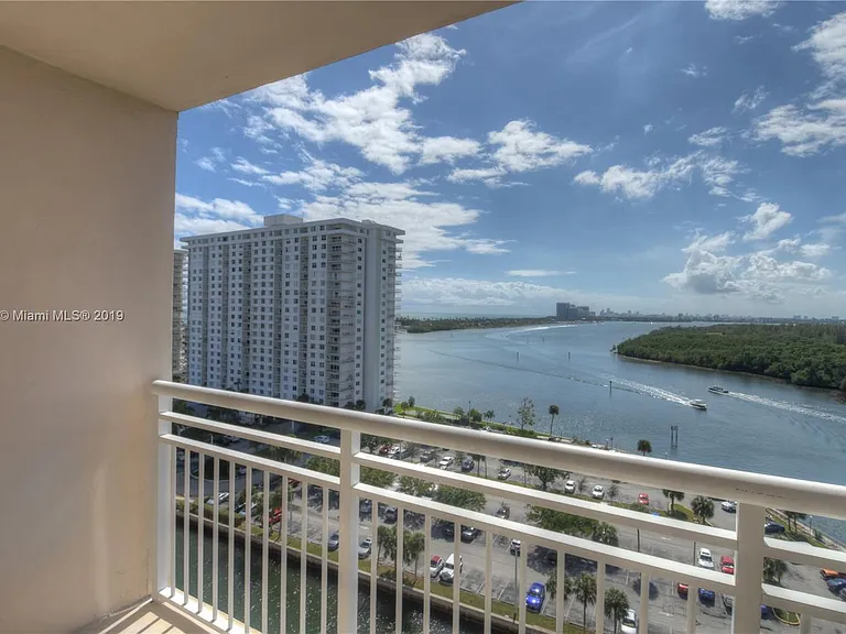 400 Kings Point Dr #12 — Photo 9