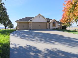 121 Discovery Cir, Council Bluffs, IA 51503