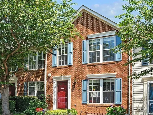 7207 Traphill Way, Gainesville, VA 20155