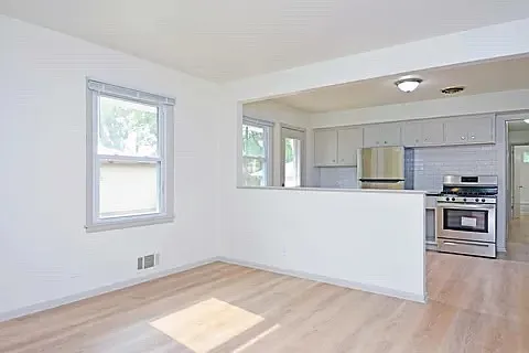 3 bed, 1850 sqft, $2,495 — Photo 2