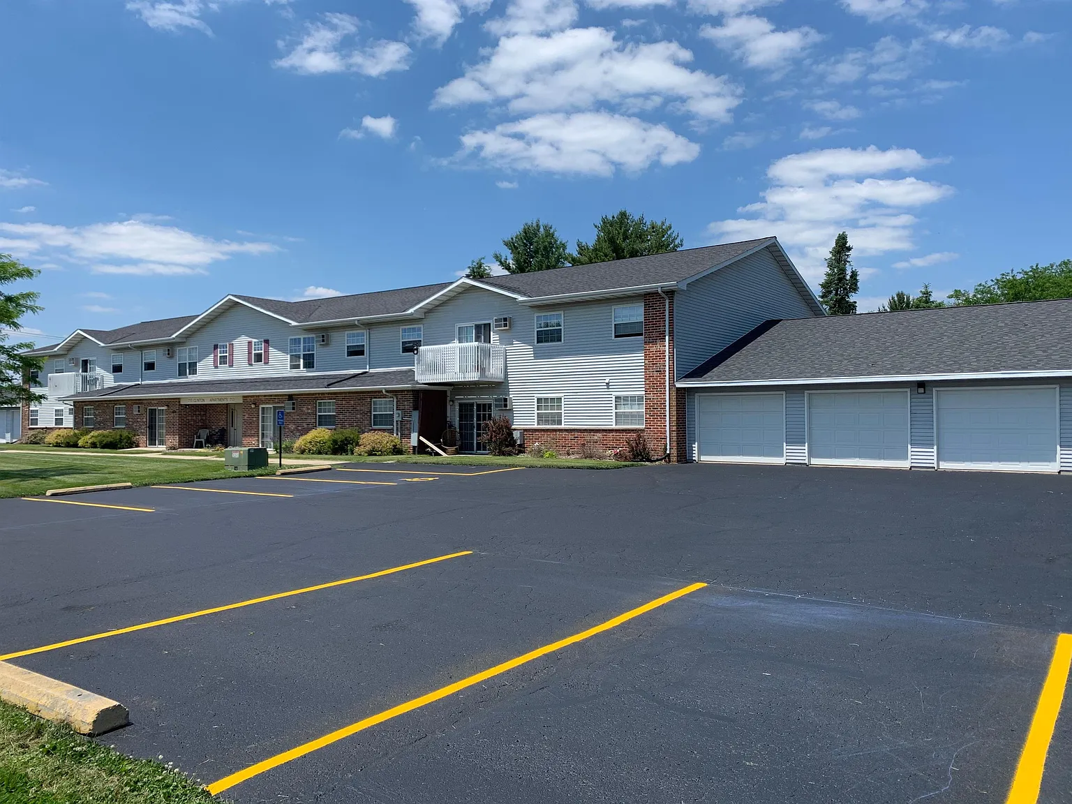 2 bed, 875 sqft, $1,050 — Photo 3