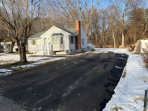 22 Simpson Cir, Agawam, MA 01001