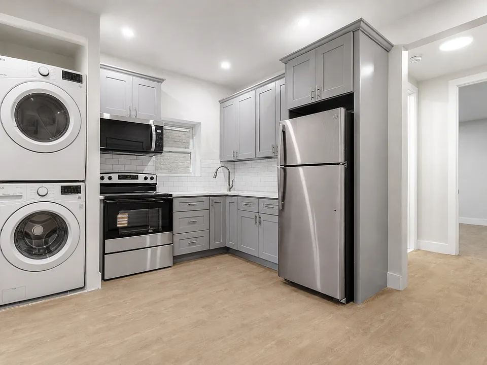 558 Empire Blvd #1F