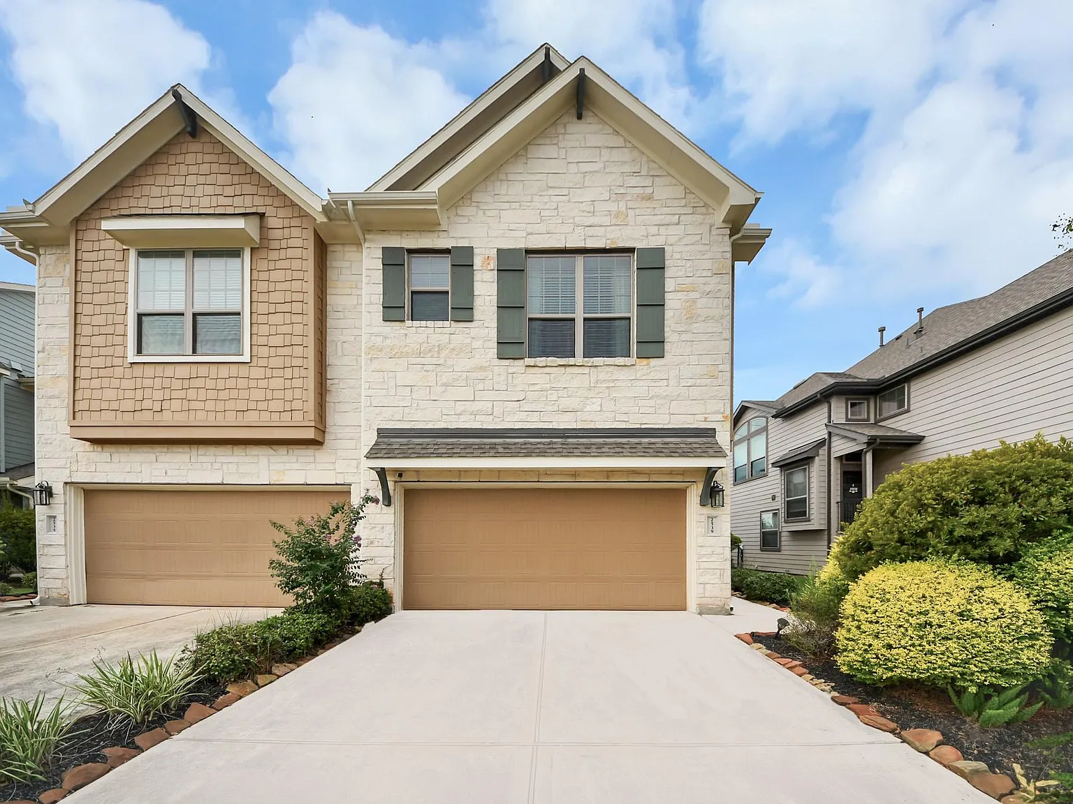 3 bed, 2.5 bath, 1973 sqft, $2,600 — Photo 1