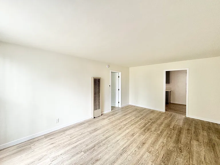 5059 W 20th St #7 — Photo 4