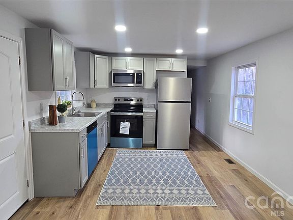 3rd image of 3148 Jones Wade Rd