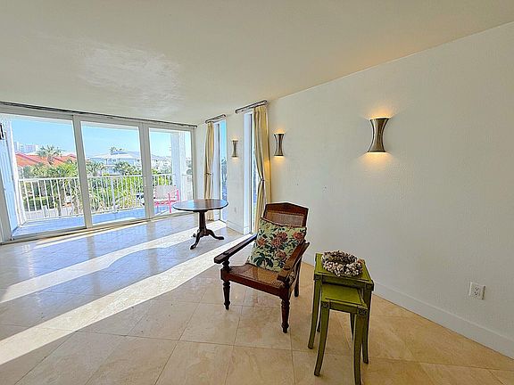 3rd image of 30 Moreno Point Rd Unit 306B