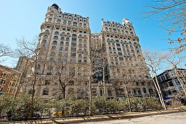 Rented by CORE | media 8