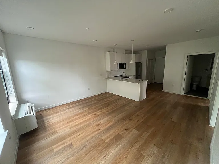 18 Freeway Dr E #412 — Photo 14