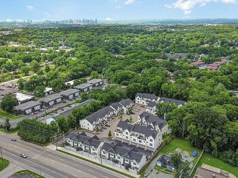 231 Thompson Park Dr — Photo 4