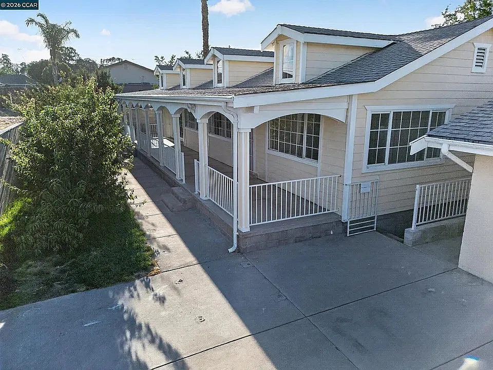4 bed, 2562 sqft, $3,500 — Photo 3