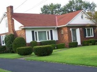 19 Ridgewood Rd, Palmer, PA 18045
