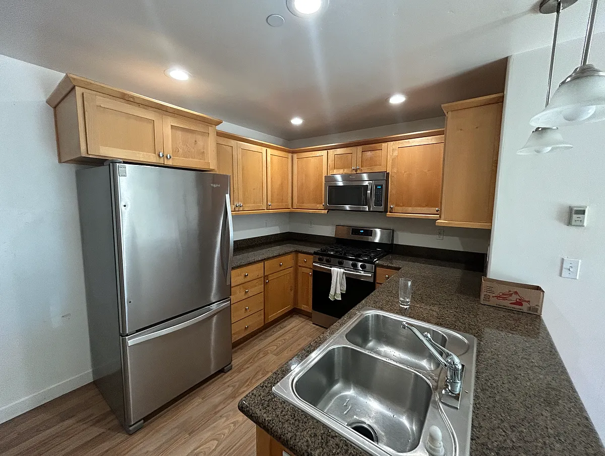 Building Photo - 497 N Chorro St
