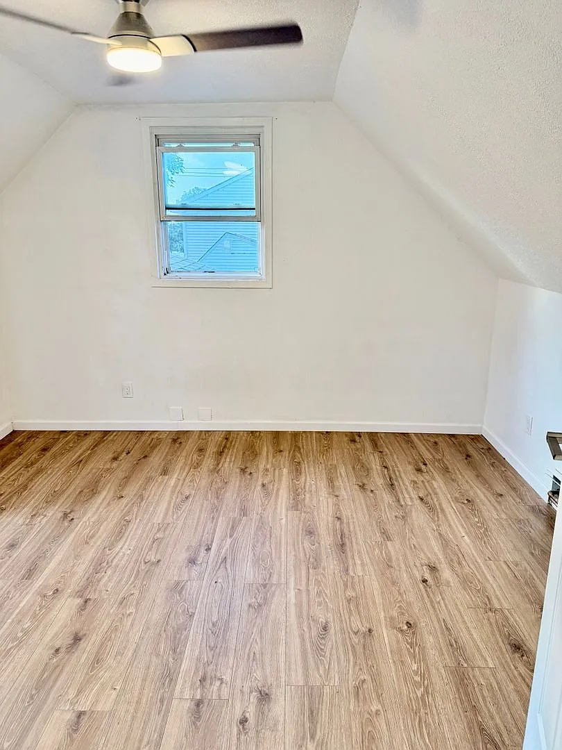 Spacious 1 BR in Farmingdale — Photo 3