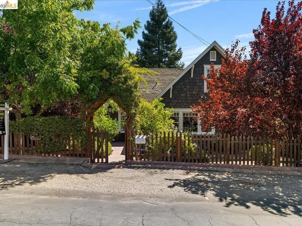 1202 Plaza Dr, Martinez, CA 94553