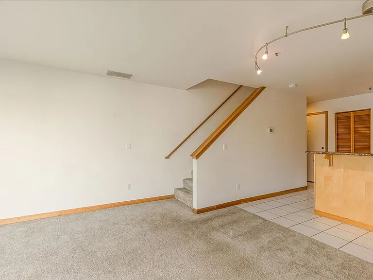 730 NW Naito Pkwy #E22 — Photo 9