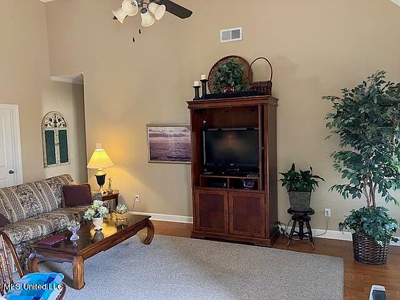 3rd image of 1263 Heritage Dr