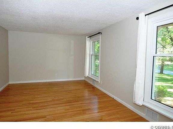 4th image of 97 Brentwood Ln