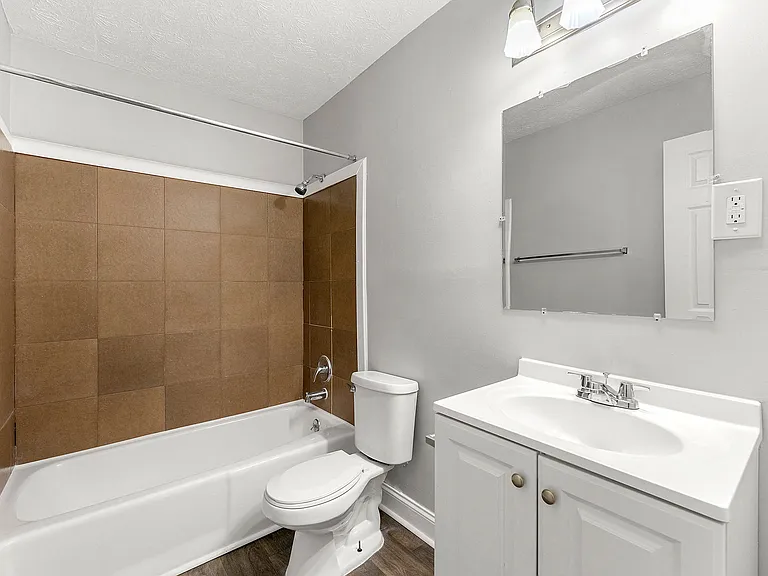 Balfour East Lake — Photo 17