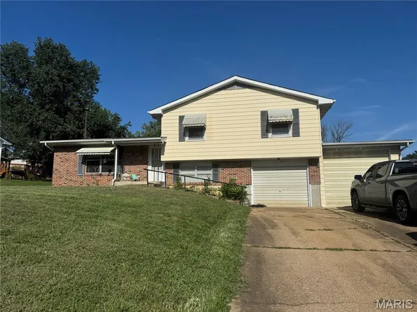1250 Diane St, Saint Clair, MO 63077