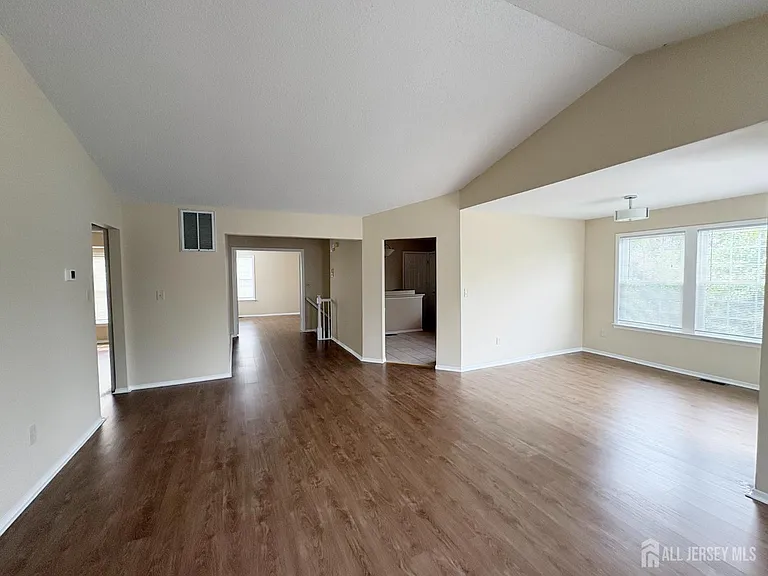 7 Daniel Webster Ave #D — Photo 8
