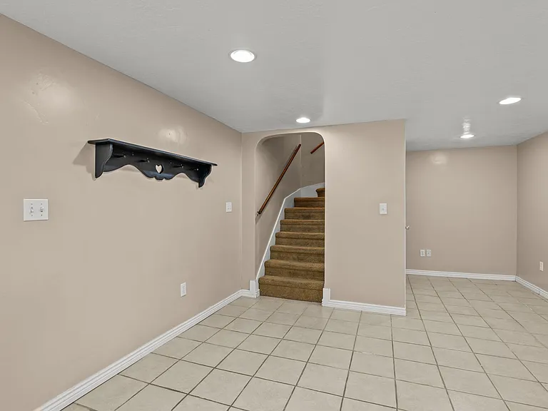 137 E 600 N — Photo 12