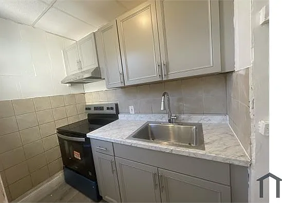 3 bed, 1100 sqft, $3,200 — Photo 2