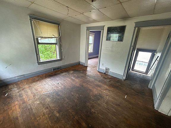 2nd image of 4 New York St #2