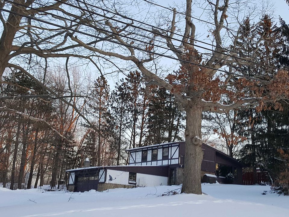 2nd image of 702 Furnace Rd