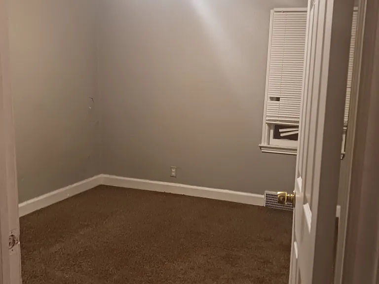 15865 Manor St — Photo 11