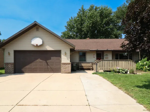 618 Koronis Ave, Paynesville, MN 56362