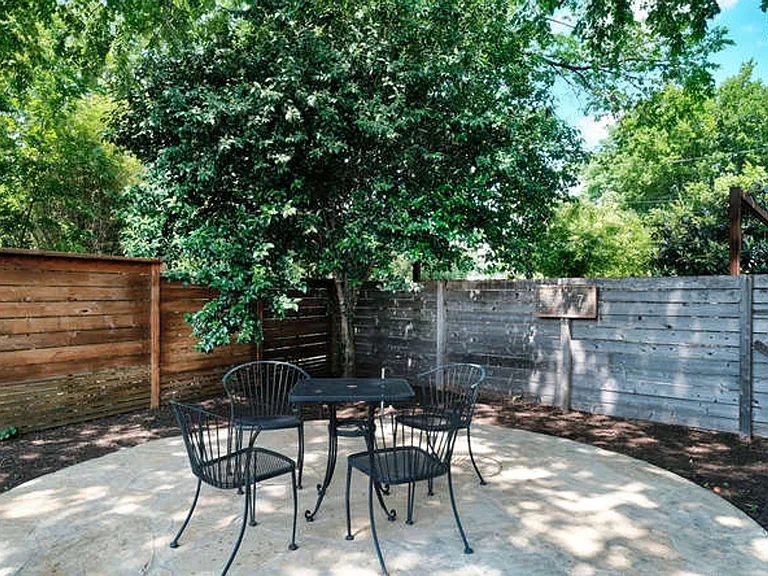 901 W Mary St — Photo 41