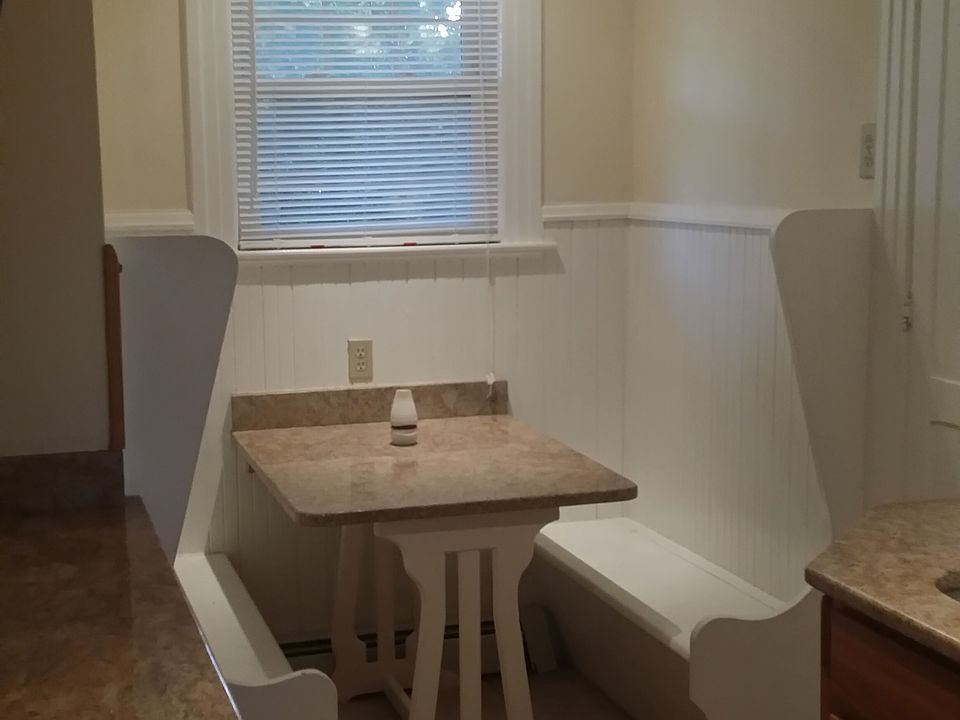 Granite eat in kitchen
