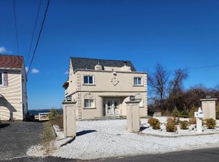 48 Grandview Dr, Shirley, NY 11967