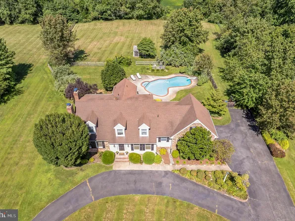 3 Hunters Ln, Tabernacle, NJ 08088