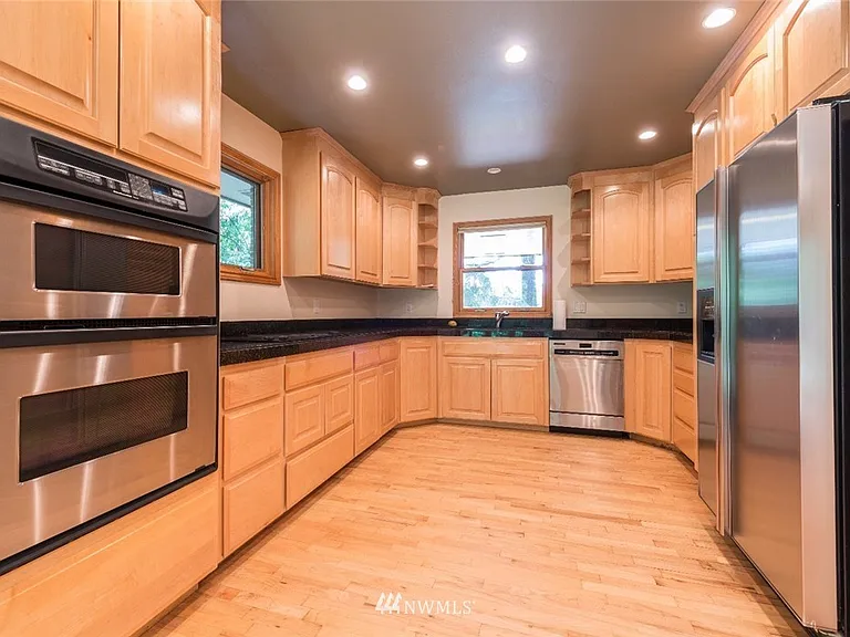 16035 SE 43rd St — Photo 2