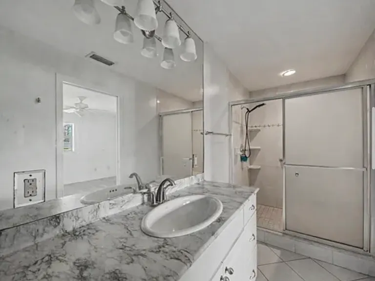 1149 SW Hogan St — Photo 9