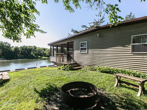 25927 206th Ave, Manchester, IA 52057