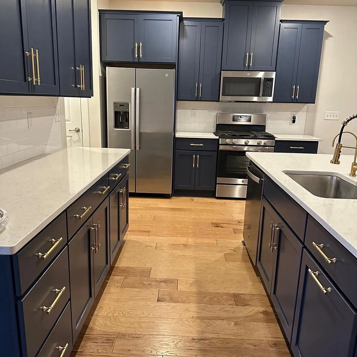 3 bed, 2.5 bath, 2450 sqft, $3,595 — Photo 1