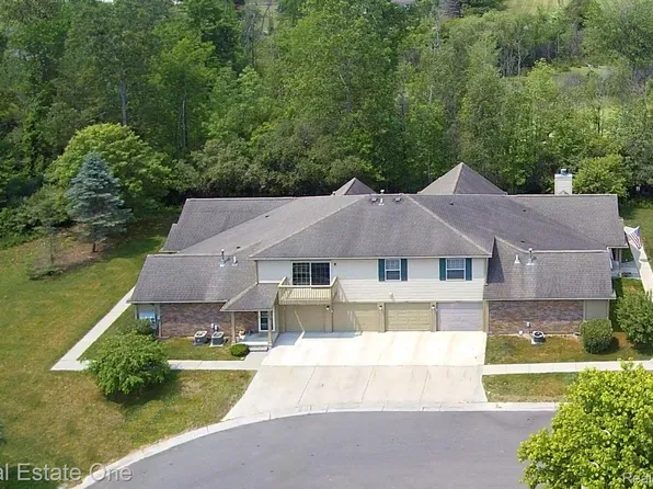 4083 Stonebridge, Holly, MI 48442