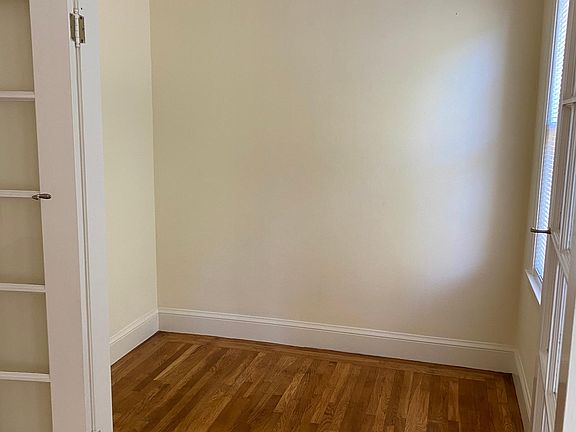 4th image of 2045 Oak St #2