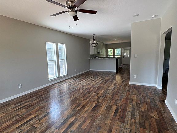 2nd image of 1147 Baja St