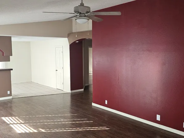 8305 Santa Clarita St NE, Albuquerque, NM 87113