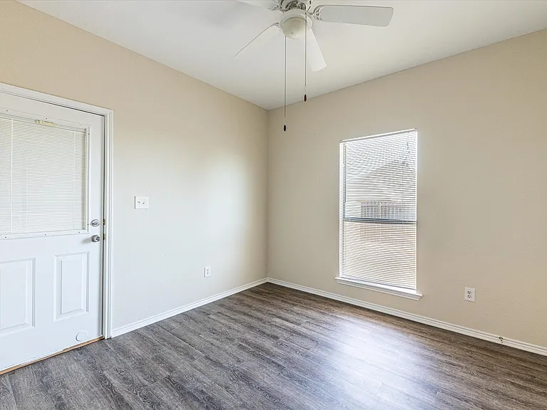 101 Collett Ct #101 — Photo 13