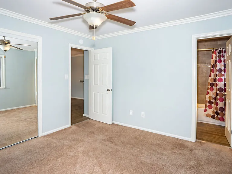 855 Emerald St #B — Photo 11