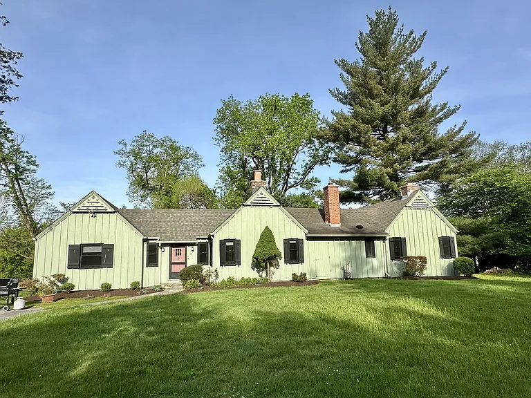 10 Hillspoint Ct — Photo 1