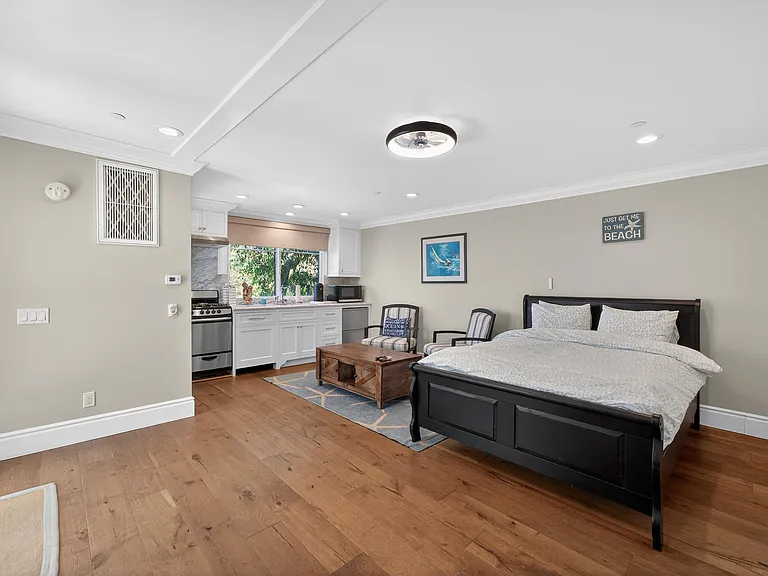 405 Blumont St — Photo 35